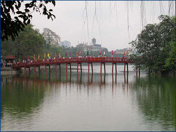 A Hanoi bridge